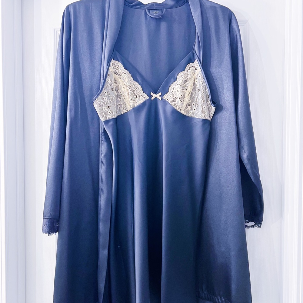 NEW Lingerie Set w/Slip & Robe